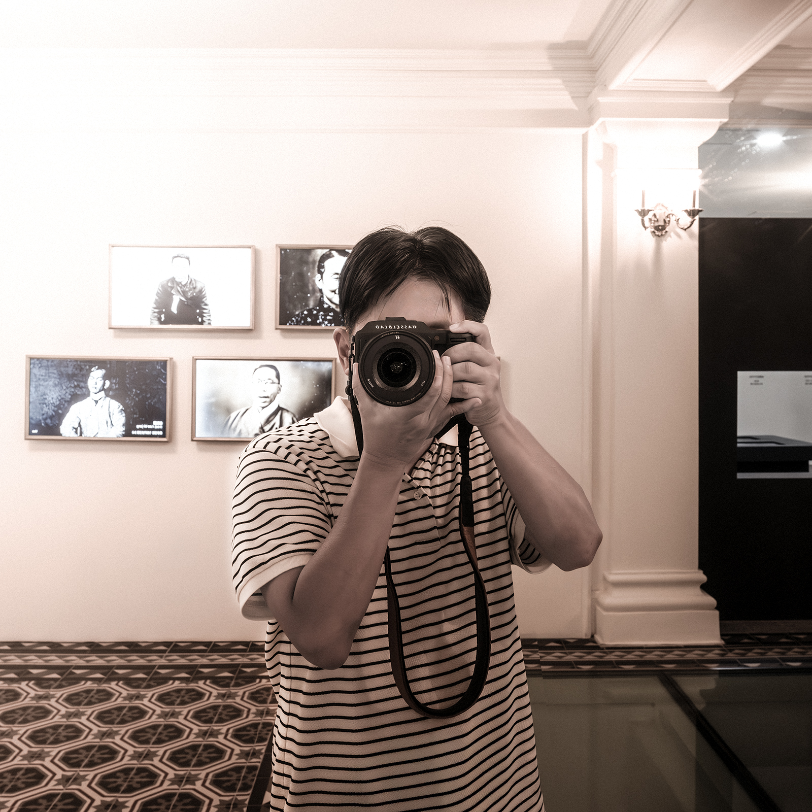 Skywalker taking a photograph